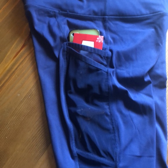Fabletics capris size small - Picture 2 of 3